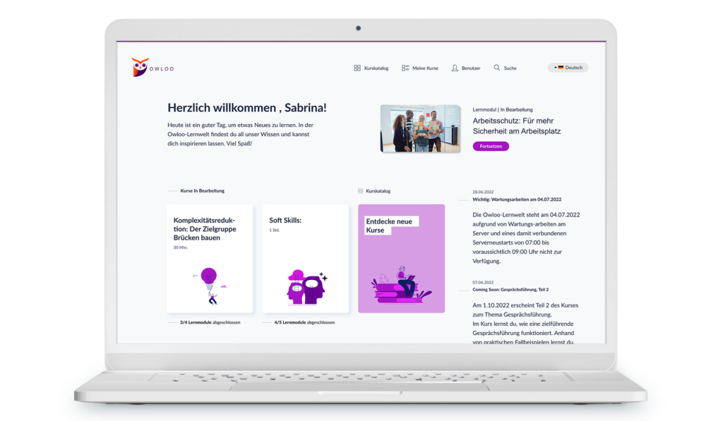 Ein weißer Laptop mit einem Screenshot der LMS-Benutzeroberfläche. Die Farben sind in Lilatönen abgestimmt.