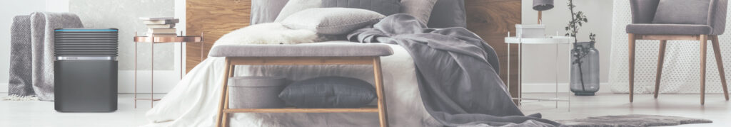 Ein modern eingerichtetes Schlafzimmer mit dem Venta Luftwäscher in schwarz